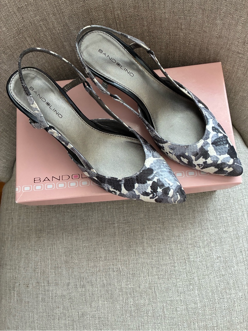Bandolino Black White Gray Patterned Pointed Slingback Pumps